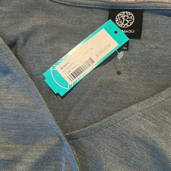 Super cute light green knit top. Size 1X - Picture 6 of 6